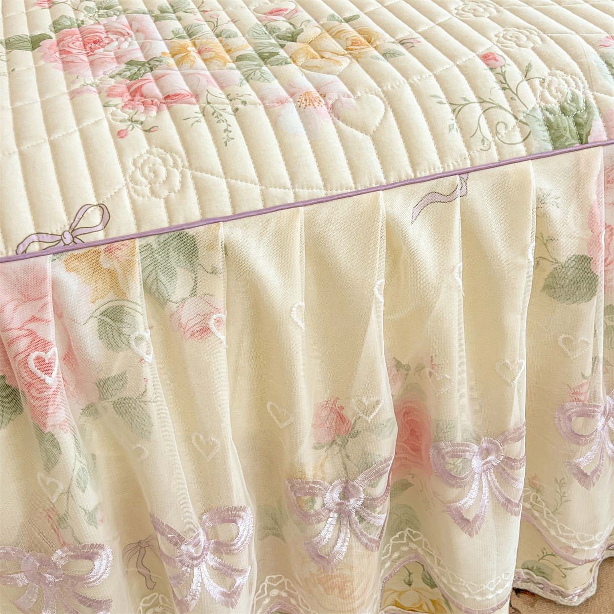 91家纺网 家纺一手货源 找家纺 宜凡家纺 2026新款全棉印花公主风夹棉床裙四件套 沐颜月朵