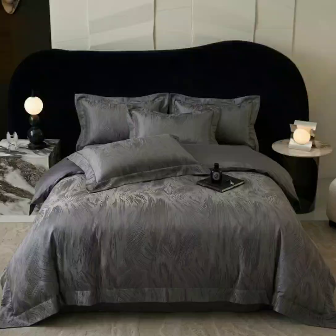 91家纺网 家纺一手货源 找家纺 悦织湾家纺 2026新款水洗冰丝贡缎提花亲肤四件套春夏凉爽床上用品四件套 墨影灰羽