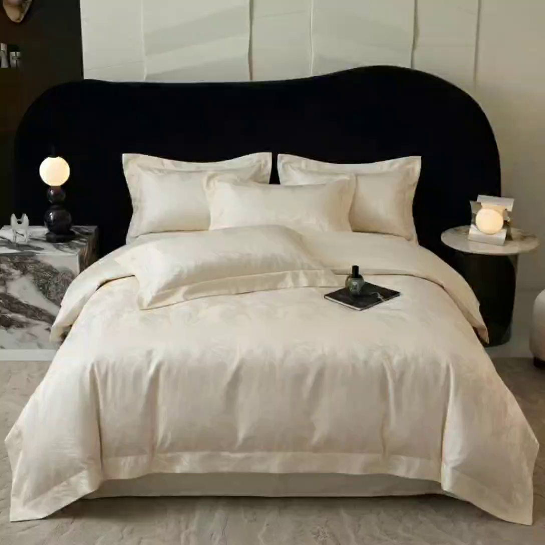 91家纺网 家纺一手货源 找家纺 悦织湾家纺 2026新款水洗冰丝贡缎提花亲肤四件套春夏凉爽床上用品四件套 奶雾羽光