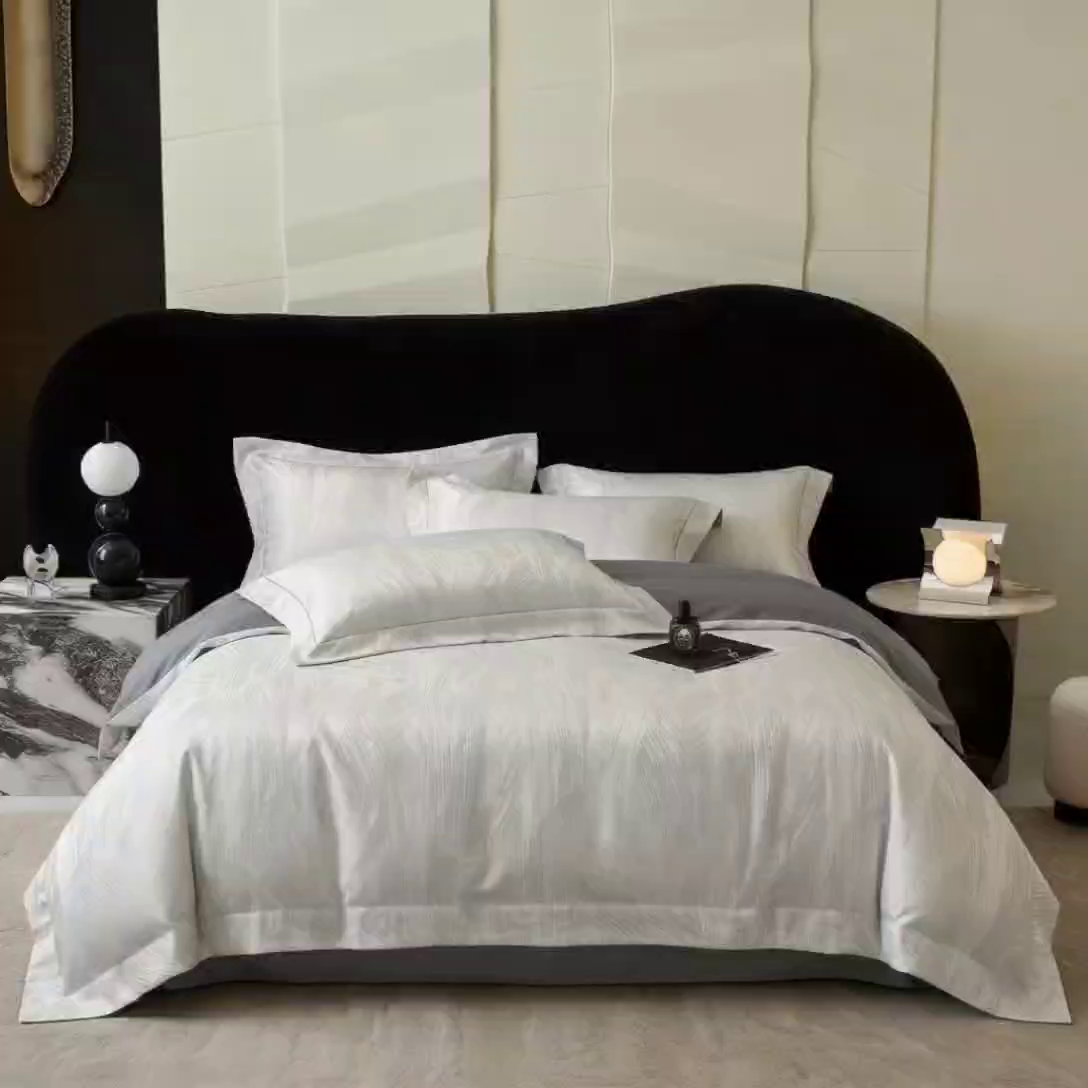 91家纺网 家纺一手货源 找家纺 悦织湾家纺 2026新款水洗冰丝贡缎提花亲肤四件套春夏凉爽床上用品四件套 银羽清辉