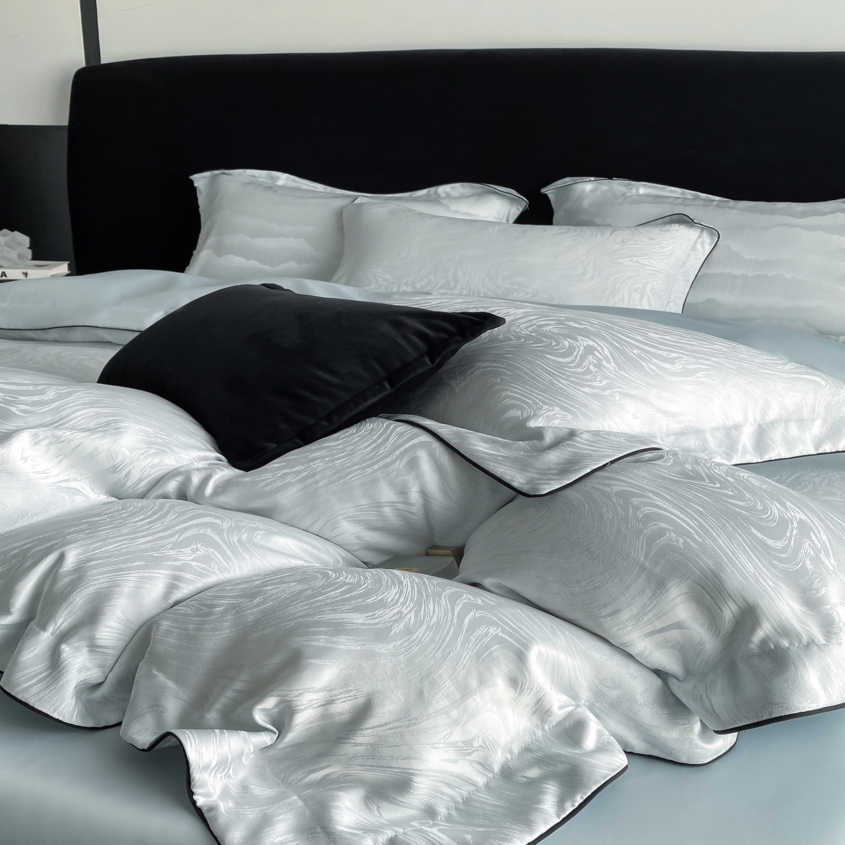 91家纺网 家纺一手货源 找家纺 悦织湾家纺 2026新款水洗冰丝提花四件套-知夏凉爽透气轻奢床上用品三四件套 知夏碧海蓝