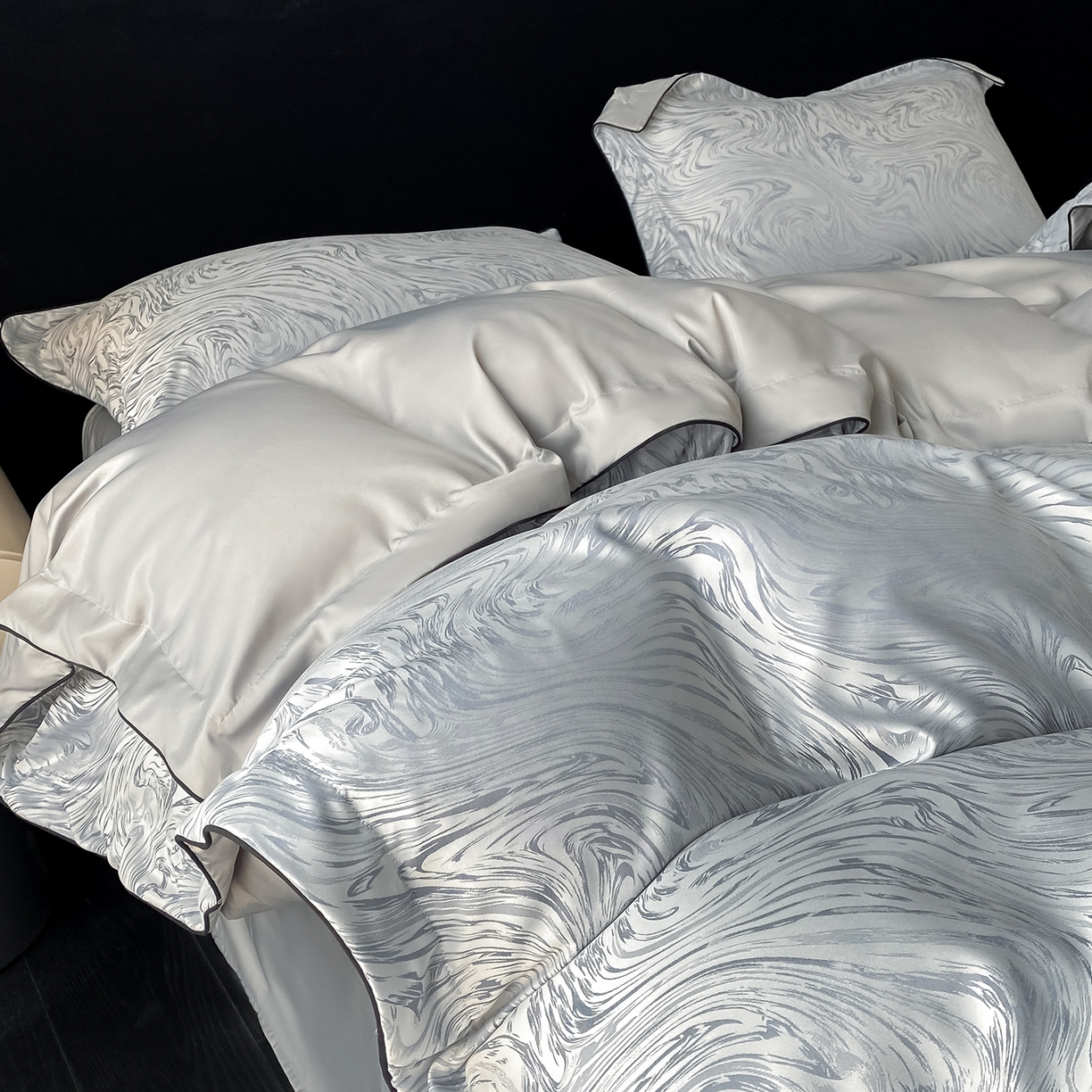 91家纺网 家纺一手货源 找家纺 悦织湾家纺 2026新款水洗冰丝提花四件套-知夏凉爽透气轻奢床上用品三四件套 知夏轻奢灰