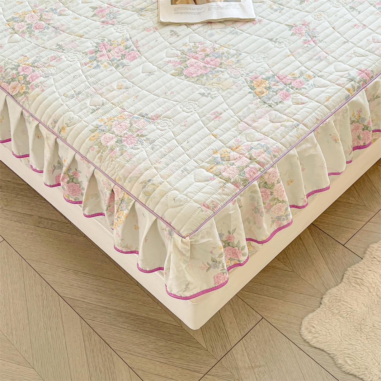 91家纺网 家纺一手货源 找家纺 宜凡家纺 2026新款全棉夹棉花边床笠三件套 朝花心悦