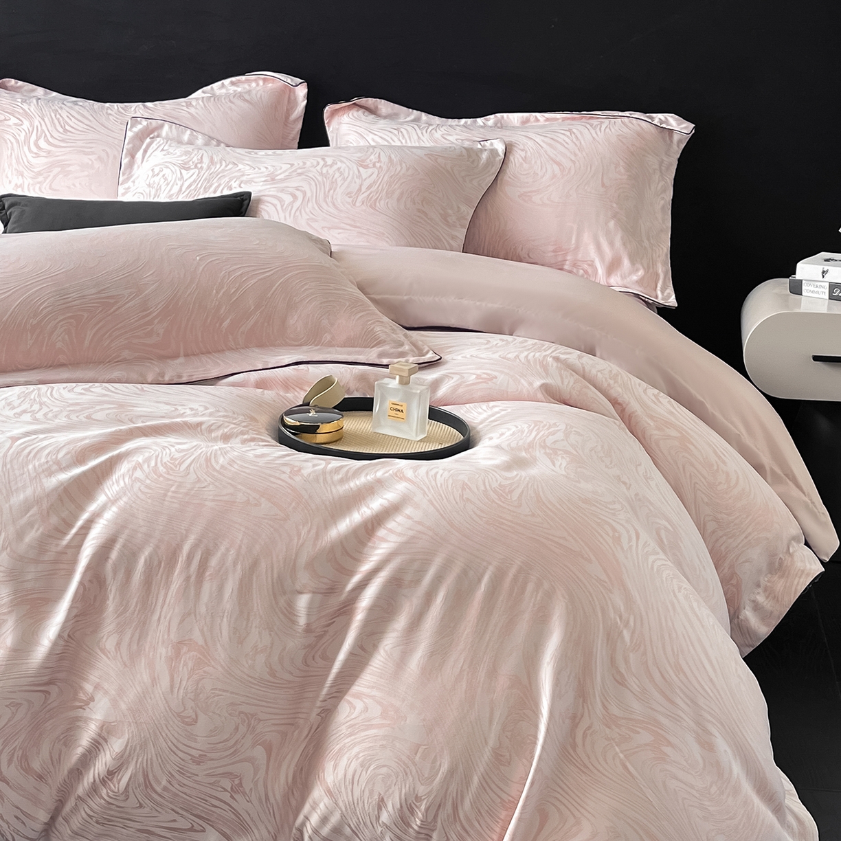 91家纺网 家纺一手货源 找家纺 悦织湾家纺 2026新款水洗冰丝提花四件套-知夏凉爽透气轻奢床上用品三四件套 知夏优雅粉