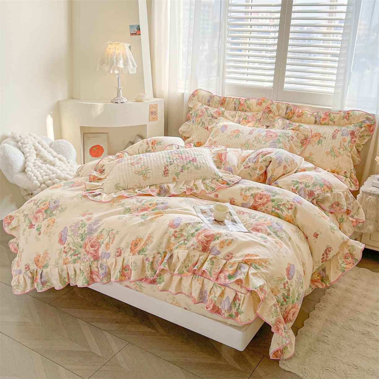 91家纺网 家纺一手货源 找家纺 宜凡家纺 2026新款全棉夹棉花边床笠三件套 春色入梦