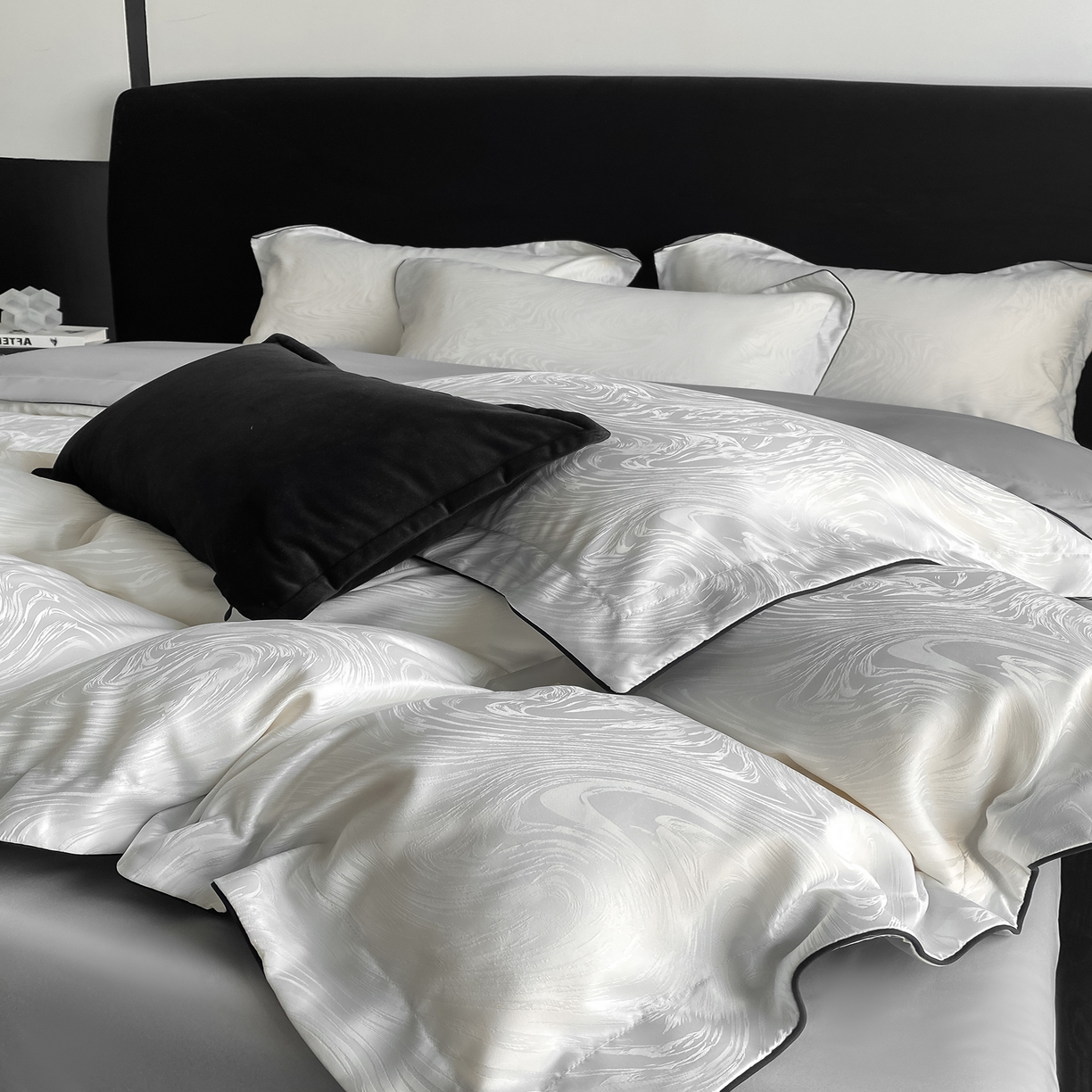 91家纺网 家纺一手货源 找家纺 悦织湾家纺 2026新款水洗冰丝提花四件套-知夏凉爽透气轻奢床上用品三四件套 知夏珍珠白+灰