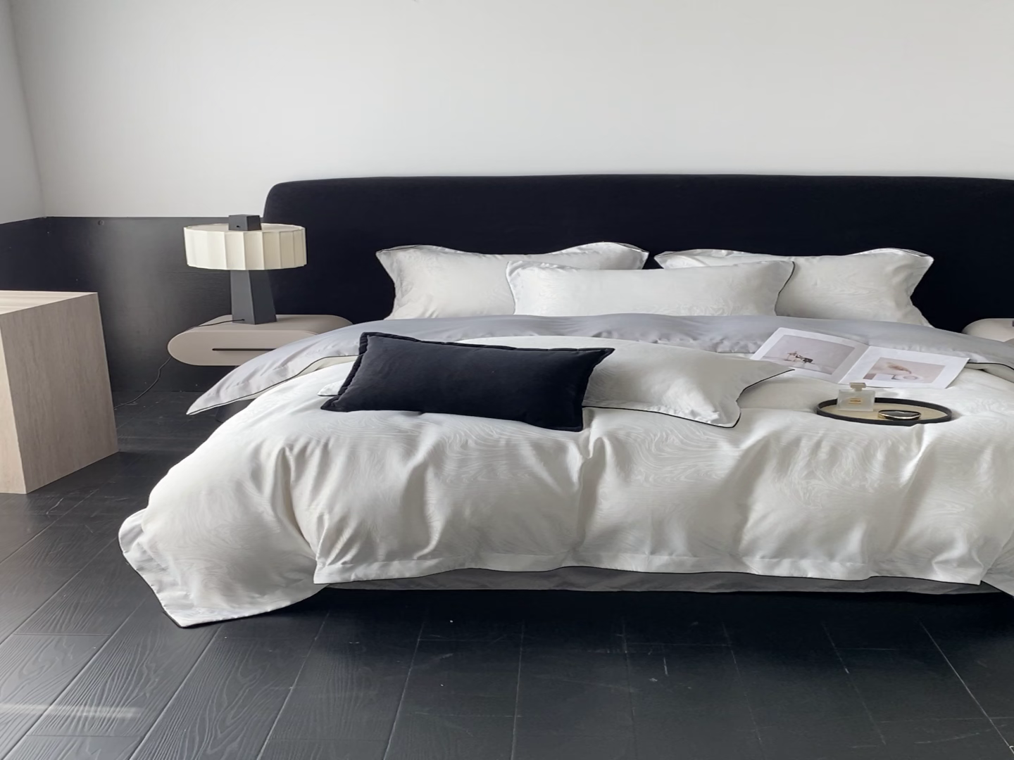 91家纺网 家纺一手货源 找家纺 悦织湾家纺 2026新款水洗冰丝提花四件套-知夏凉爽透气轻奢床上用品三四件套 知夏珍珠白+灰