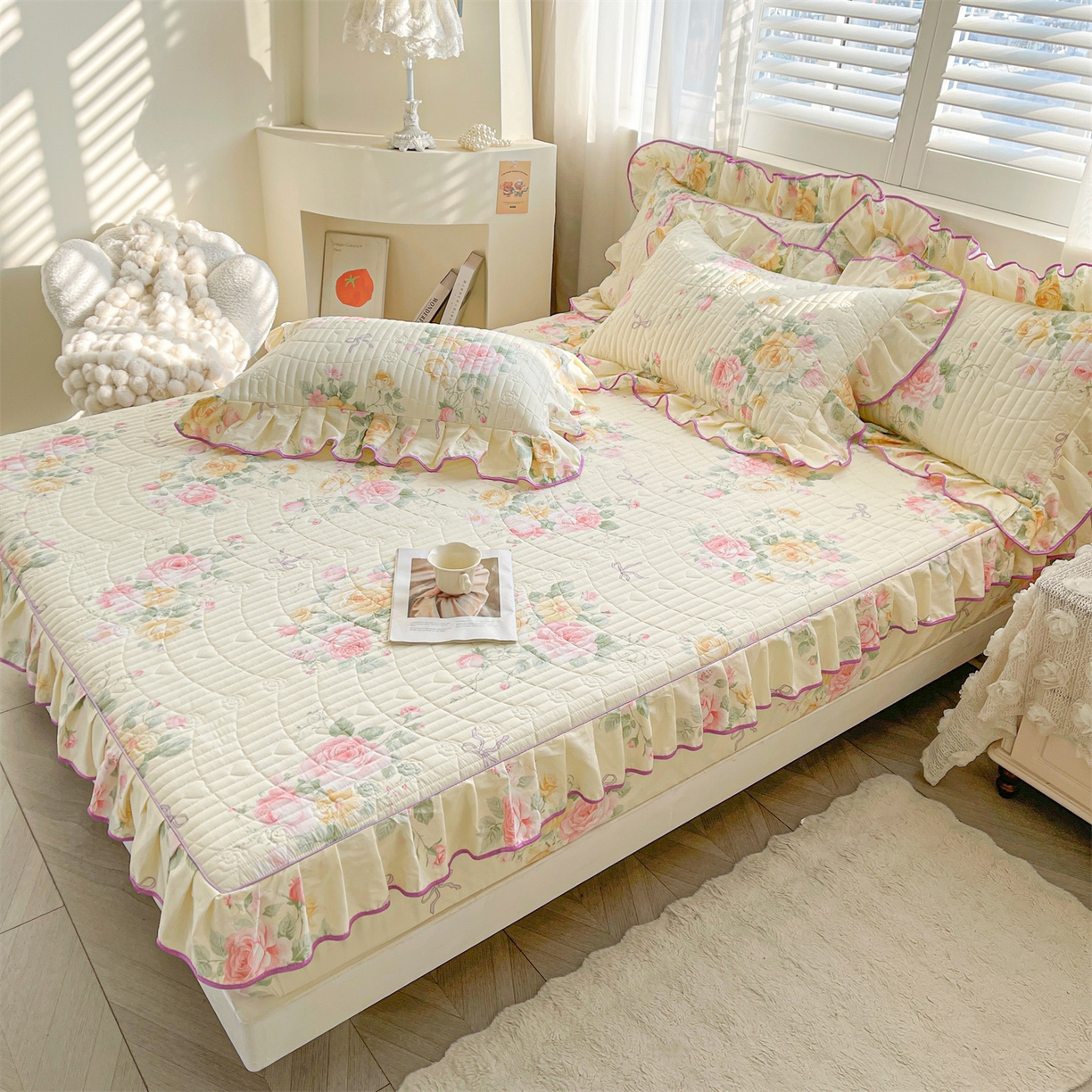 91家纺网 家纺一手货源 找家纺 宜凡家纺 2026新款全棉夹棉花边床笠三件套 沐颜月朵