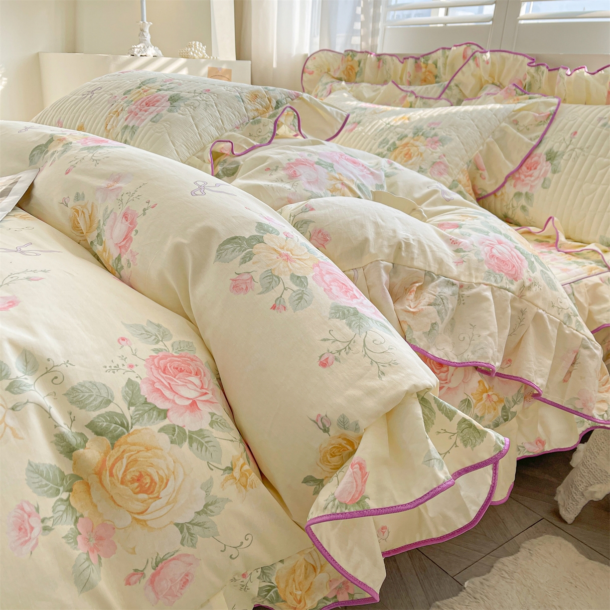 91家纺网 家纺一手货源 找家纺 宜凡家纺 2026新款全棉夹棉花边床笠三件套 沐颜月朵