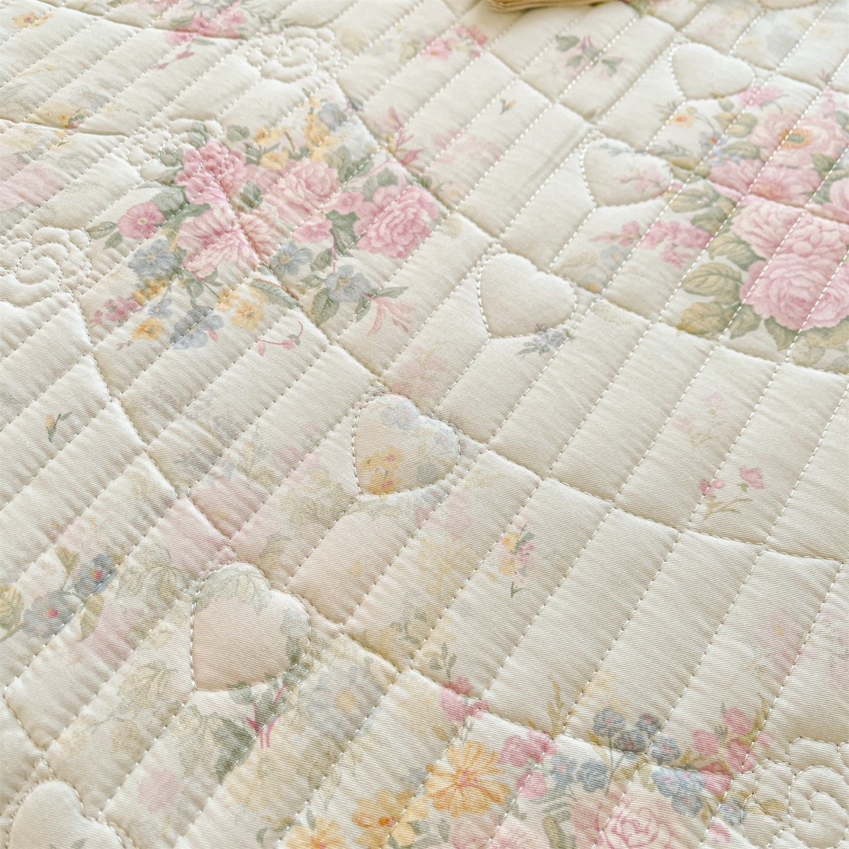 91家纺网 家纺一手货源 找家纺 宜凡家纺 2026新款全棉夹棉花边床笠四件套 朝花心悦