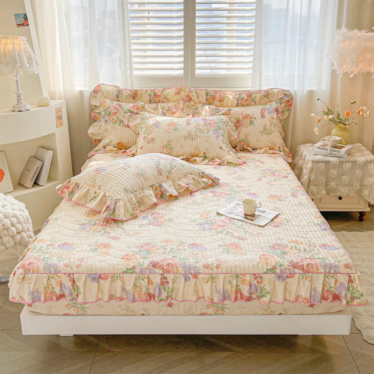 91家纺网 家纺一手货源 找家纺 宜凡家纺 2026新款全棉夹棉花边床笠四件套 春色入梦