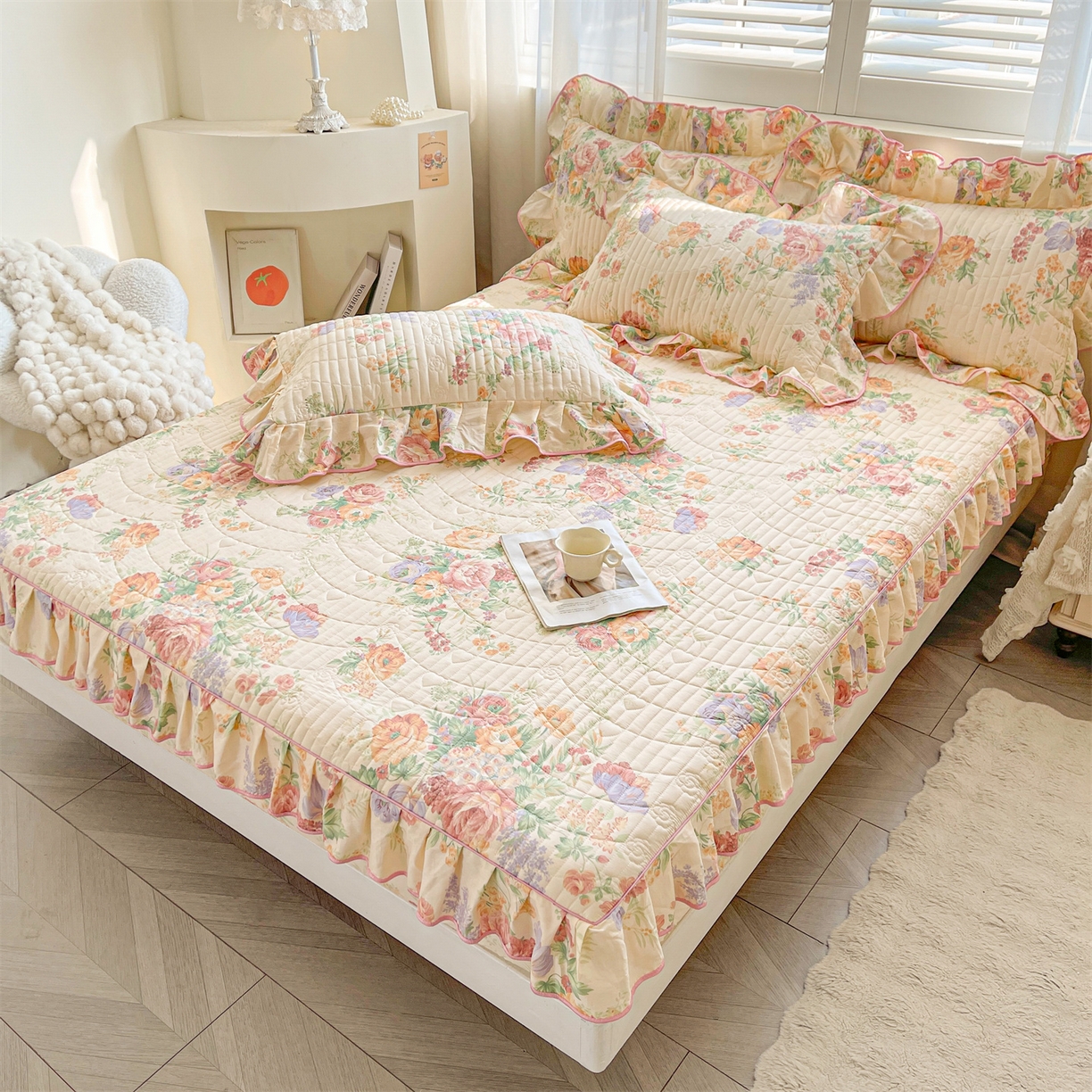 91家纺网 家纺一手货源 找家纺 宜凡家纺 2026新款全棉夹棉花边床笠四件套 春色入梦