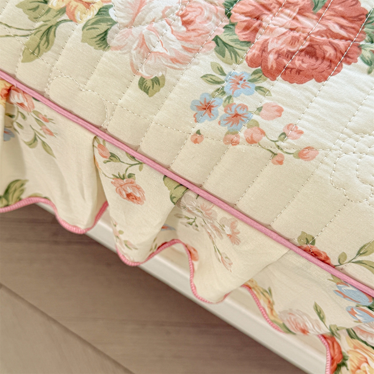 91家纺网 家纺一手货源 找家纺 宜凡家纺 2026新款全棉夹棉花边床笠四件套 洛川花海