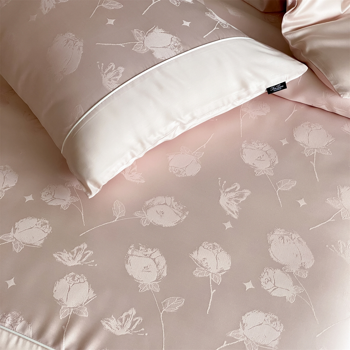 91家纺网 家纺一手货源 找家纺 （总）FORTWO家纺原创设计（FOR TWO家纺） 2026新款60兰精天丝提花雅颂四件套-云间霓裳