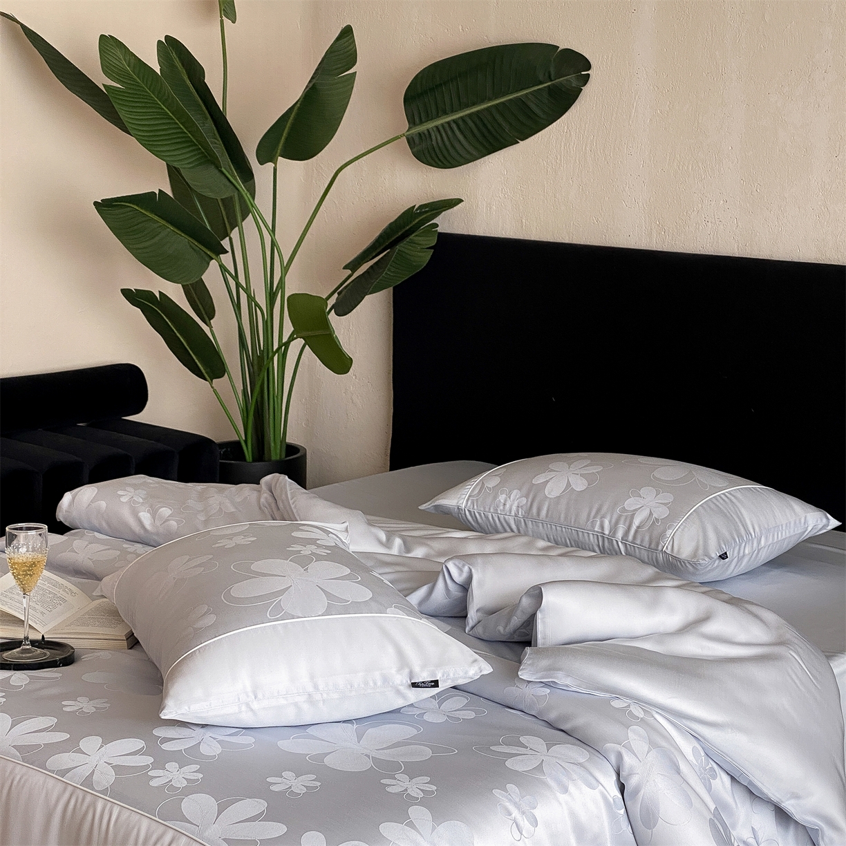 91家纺网 家纺一手货源 找家纺 （总）FORTWO家纺原创设计（FOR TWO家纺） 2026新款60兰精天丝提花雅颂四件套-一路向阳