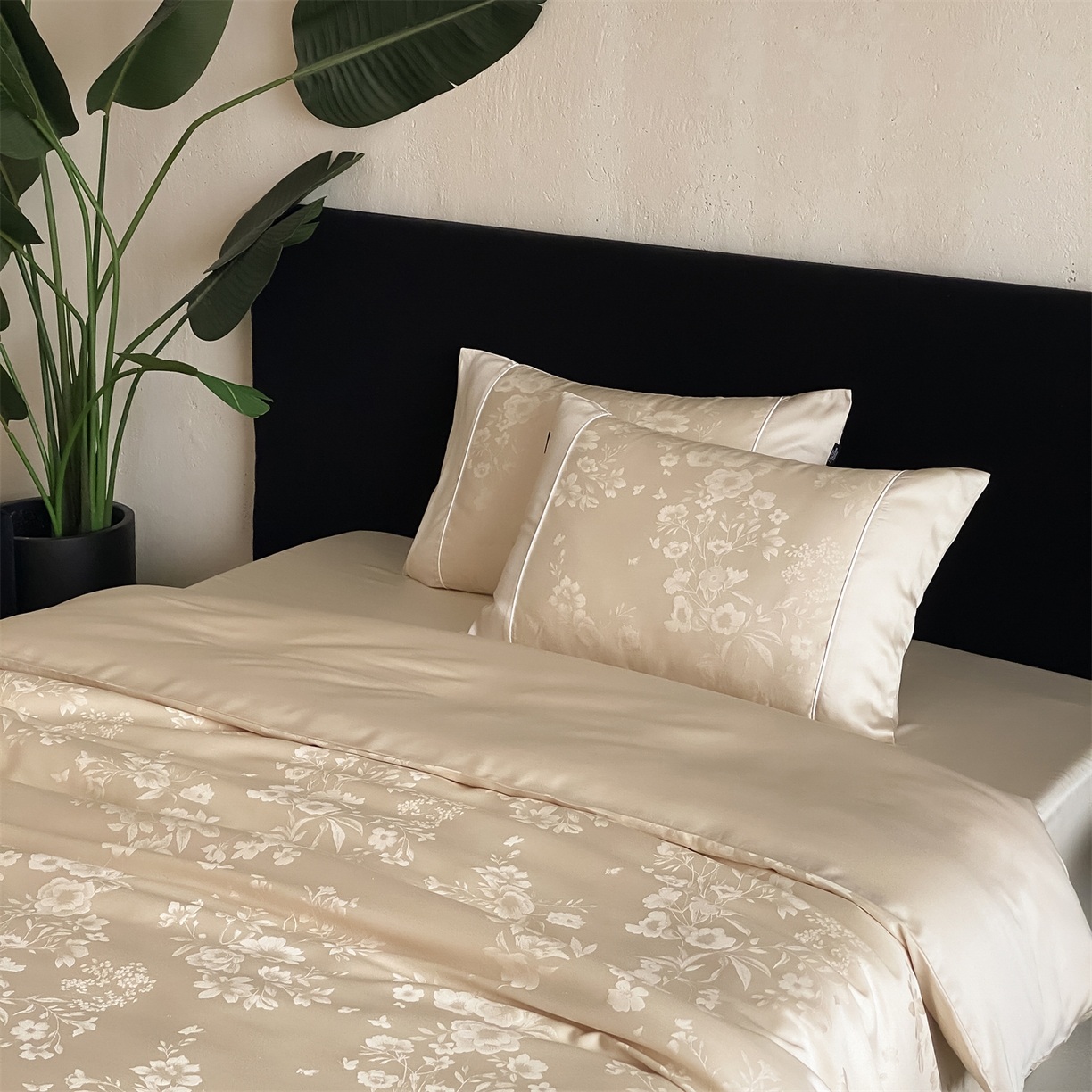 91家纺网 家纺一手货源 找家纺 （总）FORTWO家纺原创设计（FOR TWO家纺） 2026新款60兰精天丝提花雅颂四件套-晨露织光