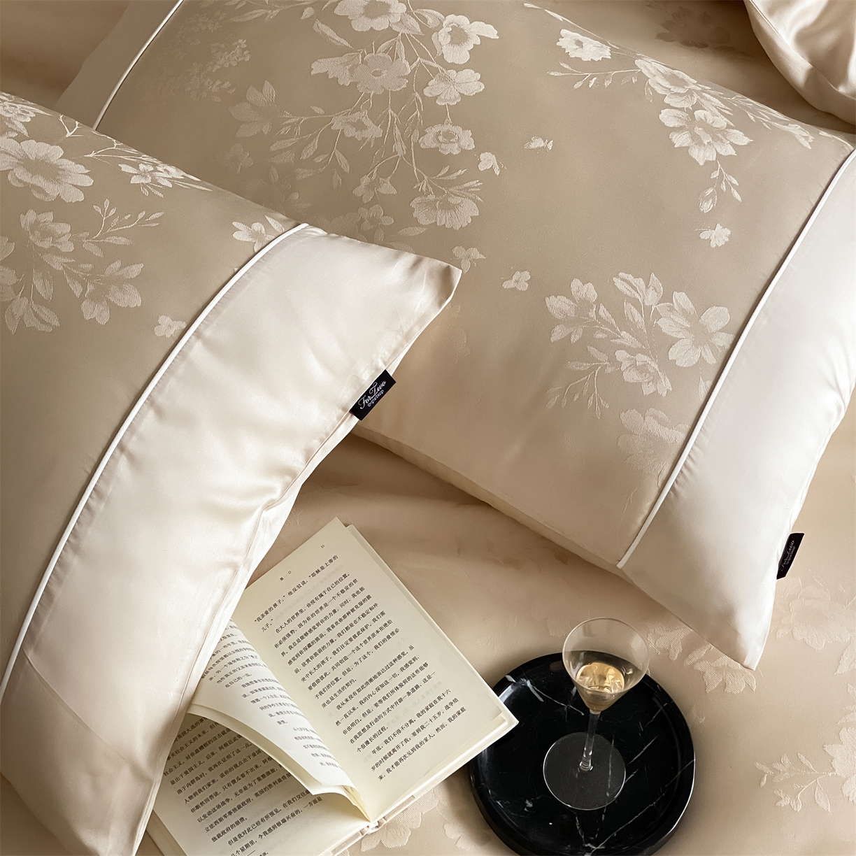 91家纺网 家纺一手货源 找家纺 （总）FORTWO家纺原创设计（FOR TWO家纺） 2026新款60兰精天丝提花雅颂四件套-晨露织光