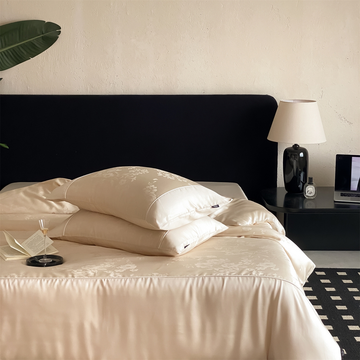 91家纺网 家纺一手货源 找家纺 （总）FORTWO家纺原创设计（FOR TWO家纺） 2026新款60兰精天丝提花雅颂四件套-晨露织光