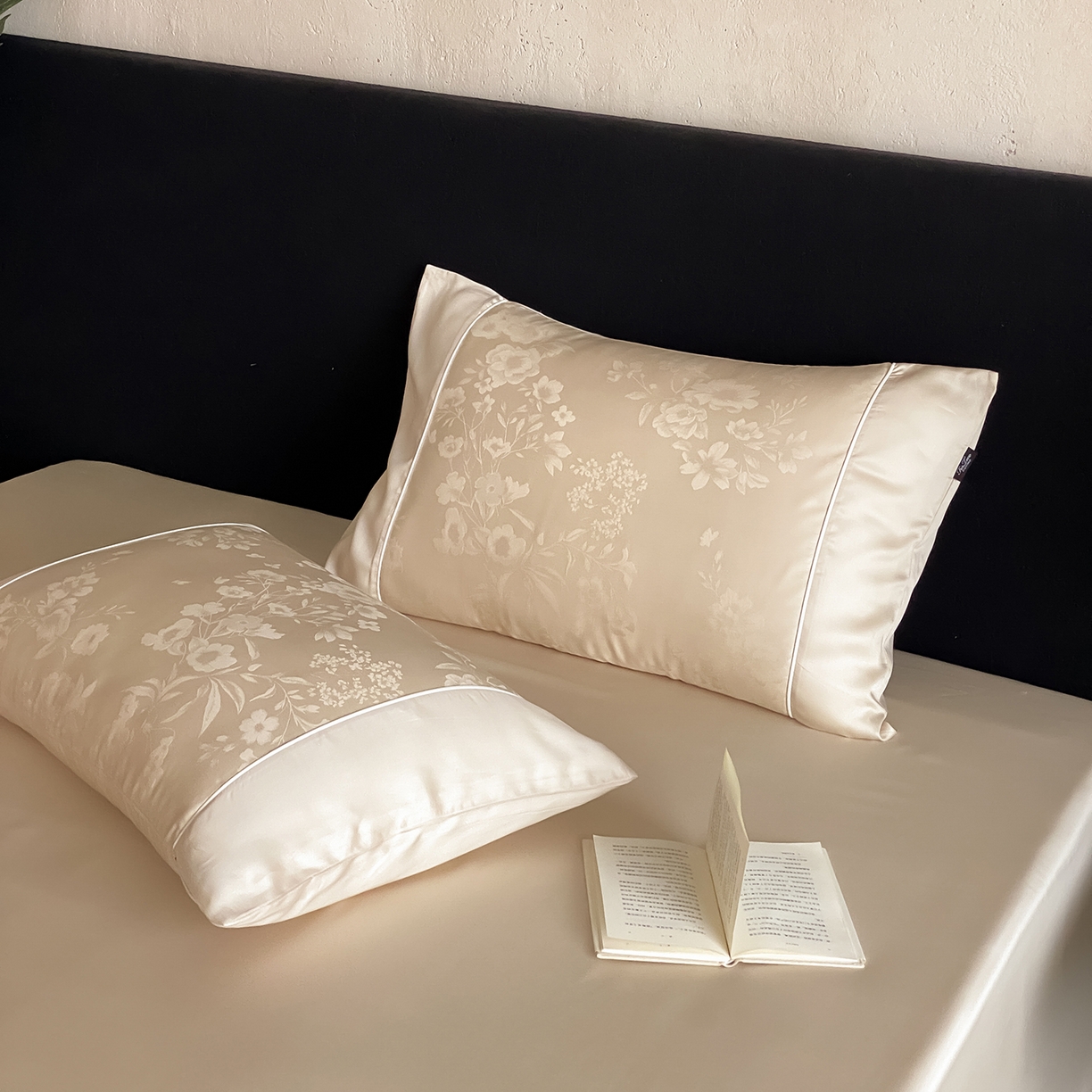 91家纺网 家纺一手货源 找家纺 FORTWO家纺原创设计（FOR TWO家纺） 2026新款60兰精天丝提花嵌绳单品枕套雅颂系列 晨露织光