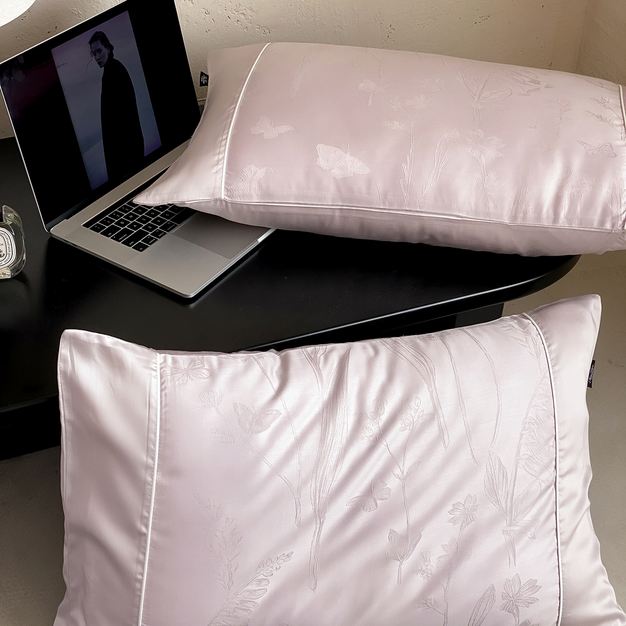 91家纺网 家纺一手货源 找家纺 FORTWO家纺原创设计（FOR TWO家纺） 2026新款60兰精天丝提花嵌绳单品枕套雅颂系列 琉璃梦境