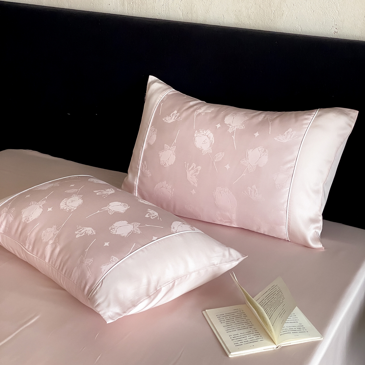 91家纺网 家纺一手货源 找家纺 FORTWO家纺原创设计（FOR TWO家纺） 2026新款60兰精天丝提花嵌绳单品枕套雅颂系列 云间霓裳