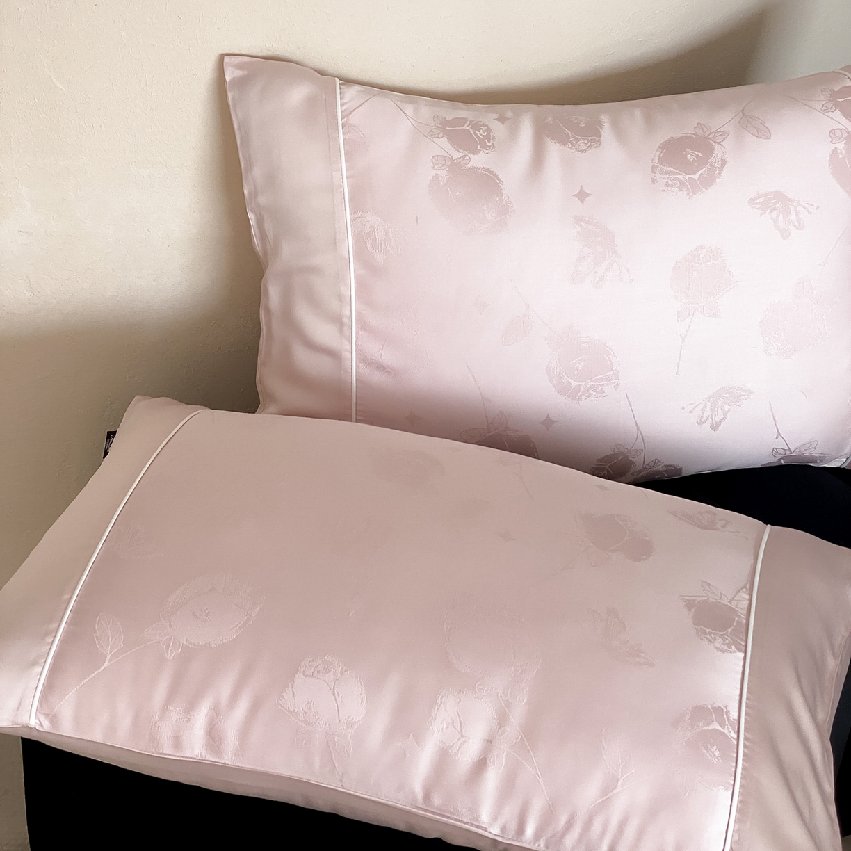 91家纺网 家纺一手货源 找家纺 FORTWO家纺原创设计（FOR TWO家纺） 2026新款60兰精天丝提花嵌绳单品枕套雅颂系列 云间霓裳