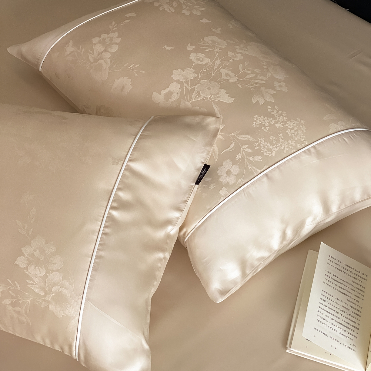 91家纺网 家纺一手货源 找家纺 FORTWO家纺原创设计（FOR TWO家纺） 2026新款60兰精天丝提花嵌绳单品枕套雅颂系列 晨露织光