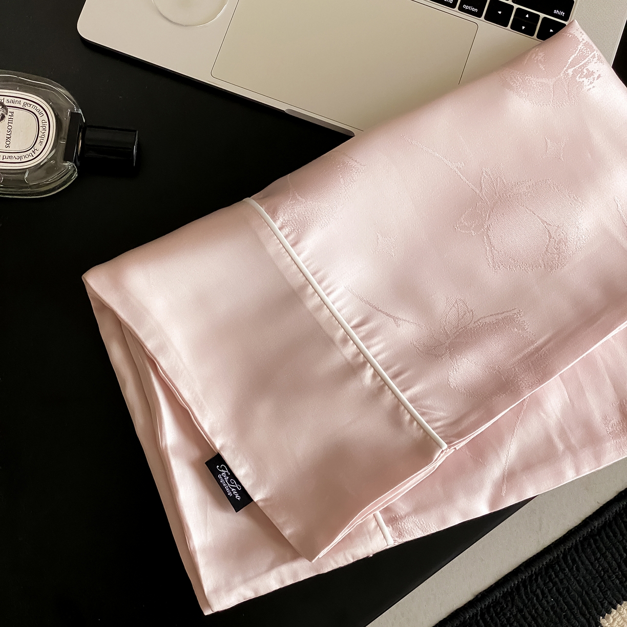 91家纺网 家纺一手货源 找家纺 FORTWO家纺原创设计（FOR TWO家纺） 2026新款60兰精天丝提花嵌绳单品枕套雅颂系列 云间霓裳