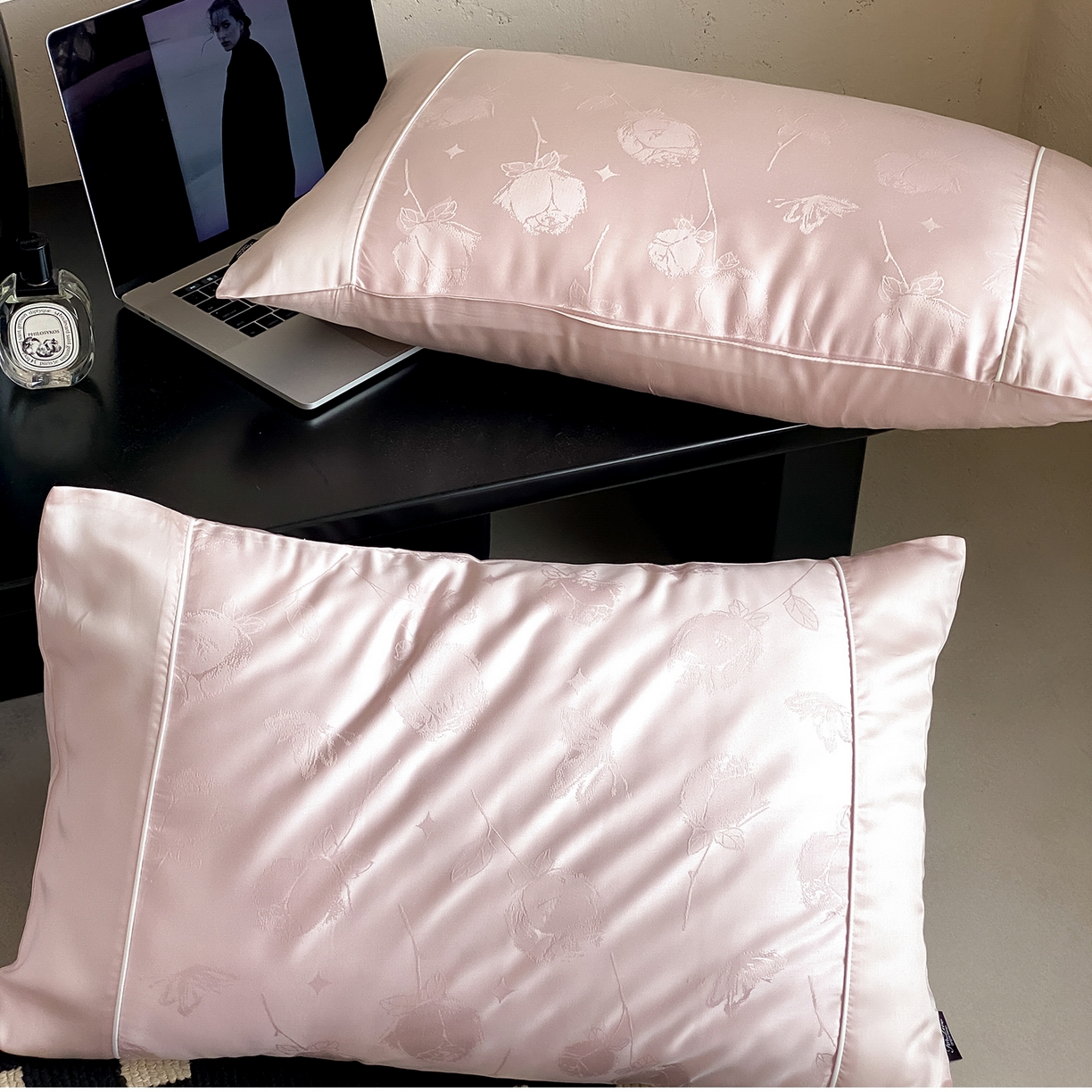 91家纺网 家纺一手货源 找家纺 FORTWO家纺原创设计（FOR TWO家纺） 2026新款60兰精天丝提花嵌绳单品枕套雅颂系列 云间霓裳