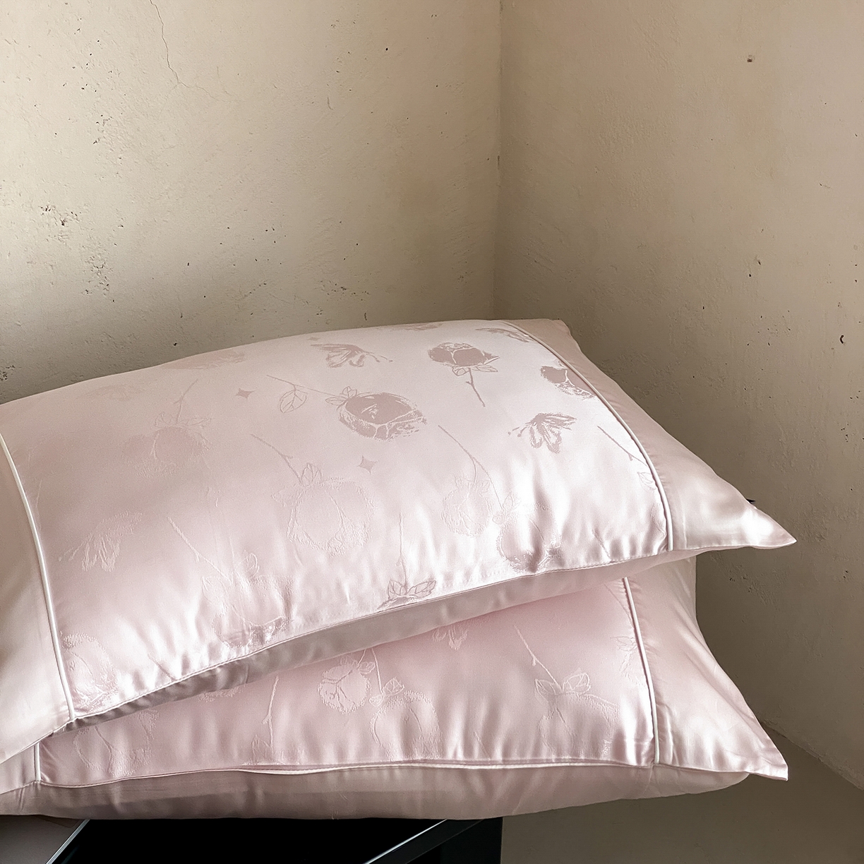 91家纺网 家纺一手货源 找家纺 FORTWO家纺原创设计（FOR TWO家纺） 2026新款60兰精天丝提花嵌绳单品枕套雅颂系列 云间霓裳