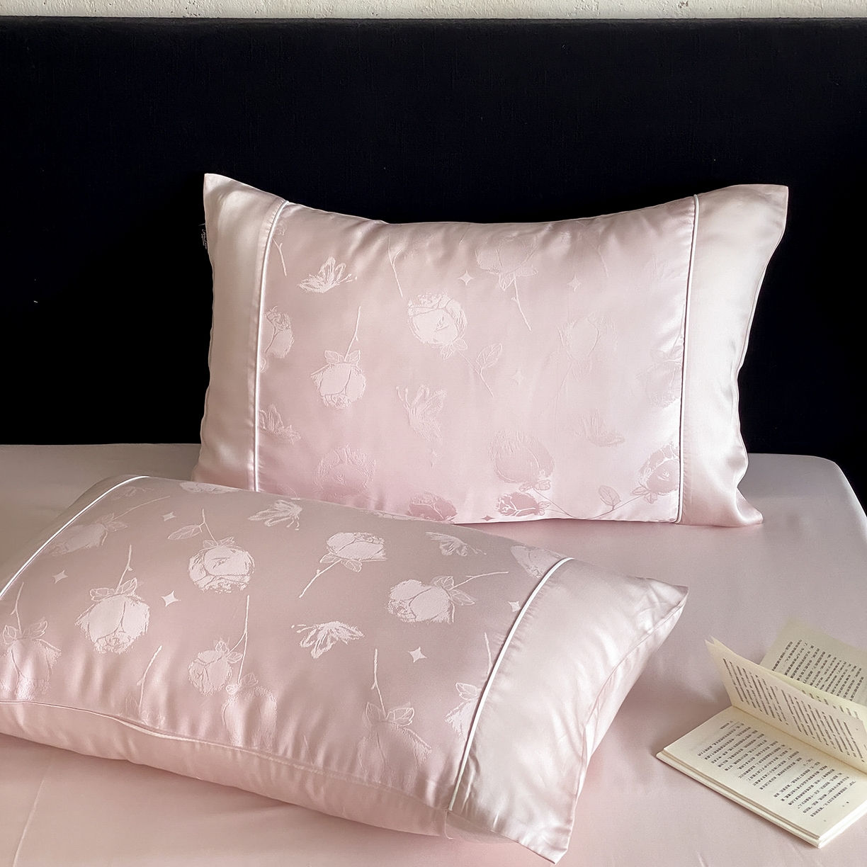 91家纺网 家纺一手货源 找家纺 FORTWO家纺原创设计（FOR TWO家纺） 2026新款60兰精天丝提花嵌绳单品枕套雅颂系列 云间霓裳