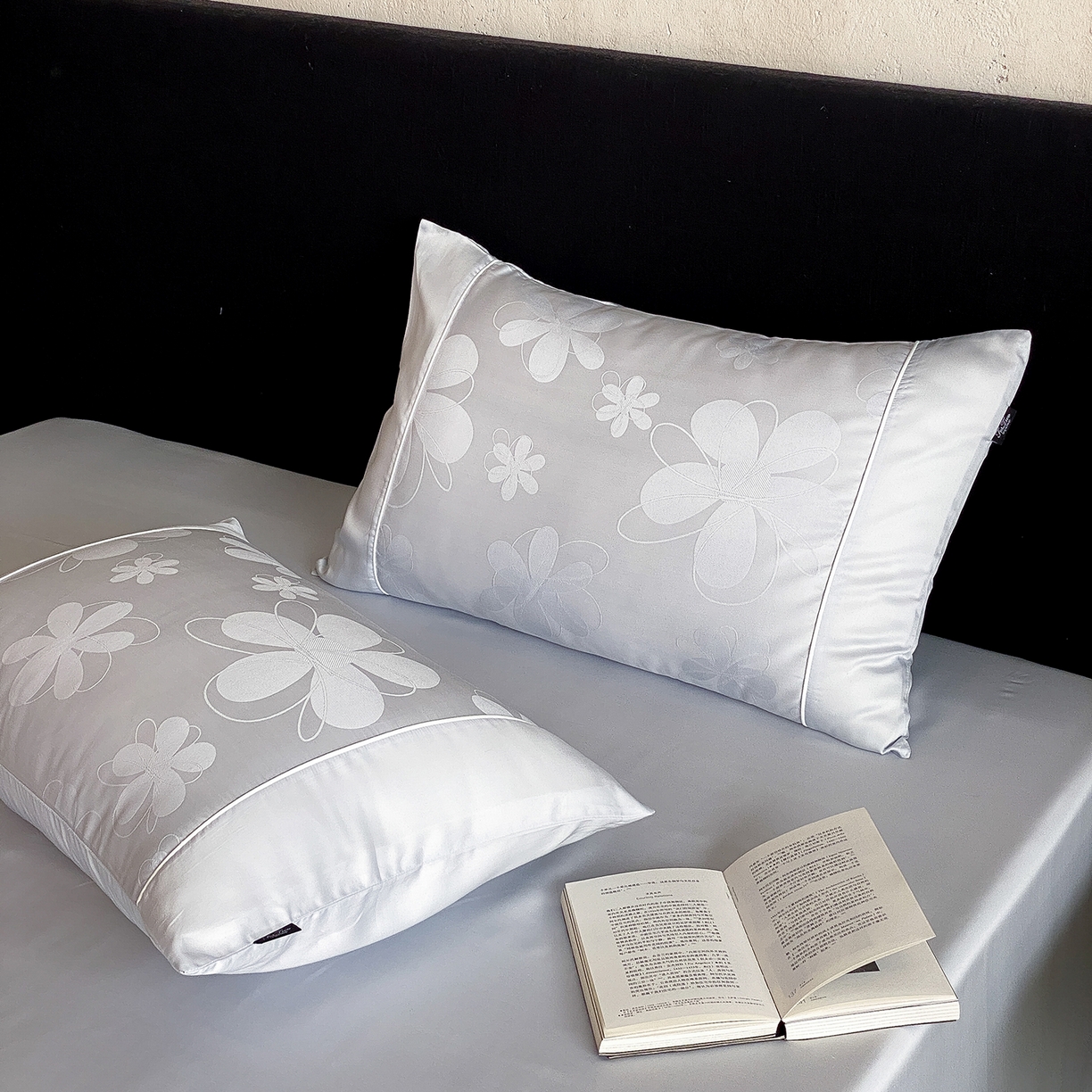 91家纺网 家纺一手货源 找家纺 FORTWO家纺原创设计（FOR TWO家纺） 2026新款60兰精天丝提花嵌绳单品枕套雅颂系列 一路向阳