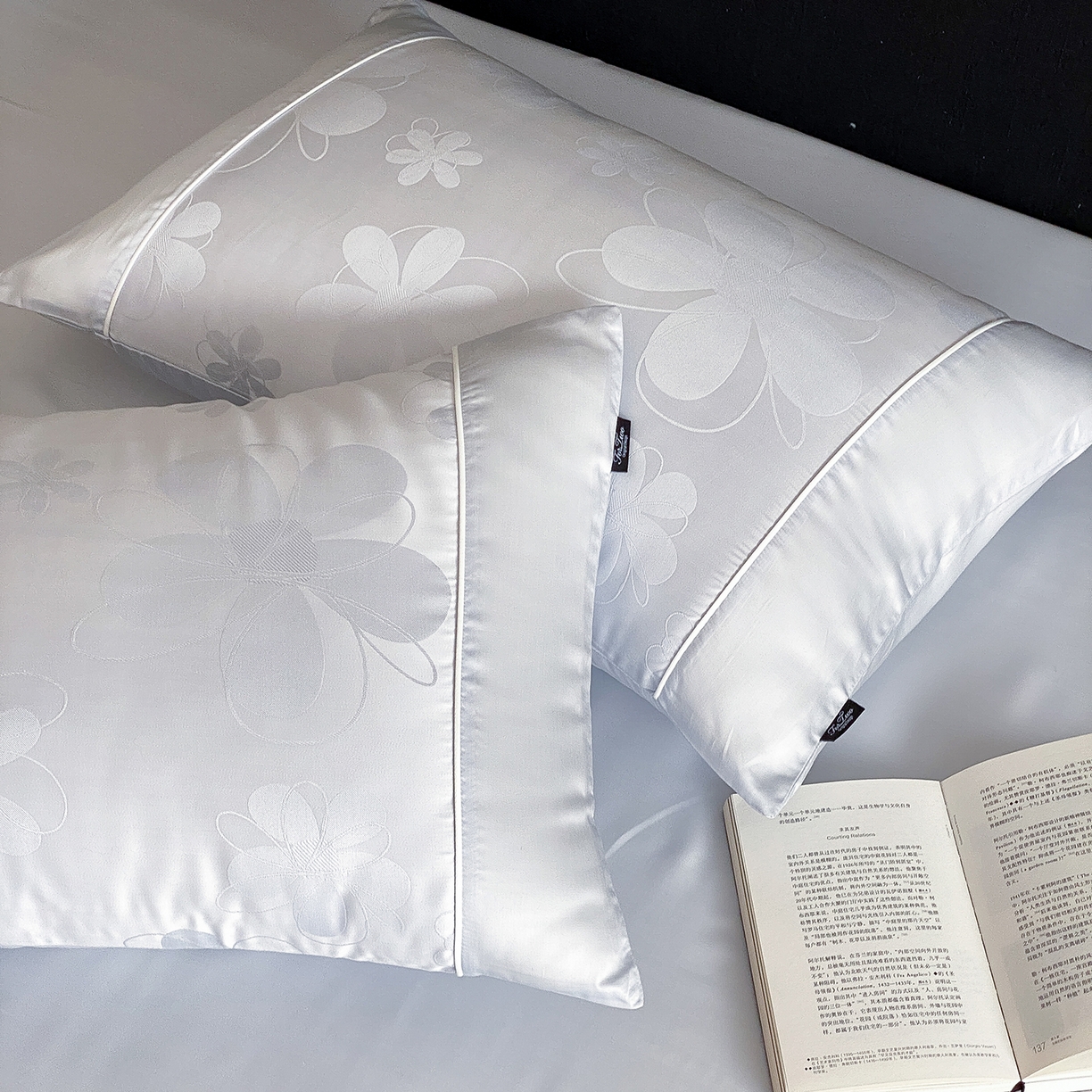 91家纺网 家纺一手货源 找家纺 FORTWO家纺原创设计（FOR TWO家纺） 2026新款60兰精天丝提花嵌绳单品枕套雅颂系列 一路向阳