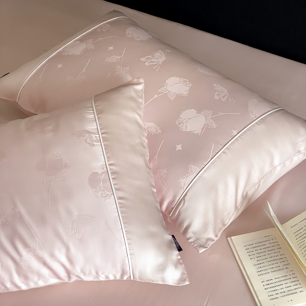 91家纺网 家纺一手货源 找家纺 FORTWO家纺原创设计（FOR TWO家纺） 2026新款60兰精天丝提花嵌绳单品枕套雅颂系列 云间霓裳