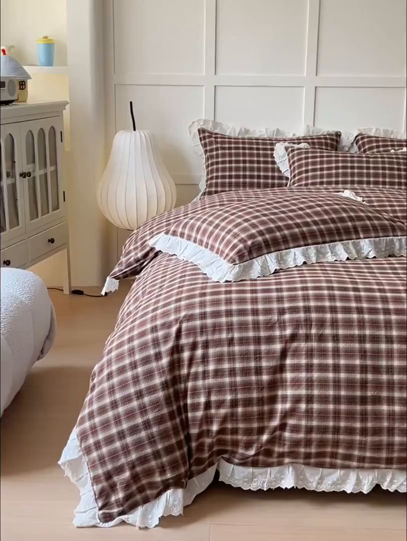 91家纺网 家纺一手货源 找家纺 花香四季家纺 2026全棉色织水洗棉法式公主风花边床单款床笠款四件套 初见咖