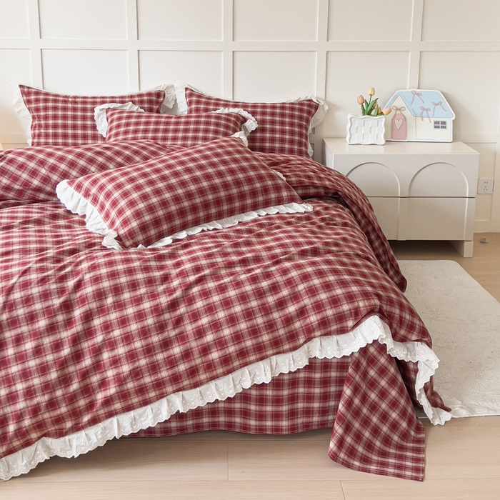 91家纺网 家纺一手货源 找家纺 花香四季家纺 2026全棉色织水洗棉法式公主风花边床单款床笠款四件套 米兰红