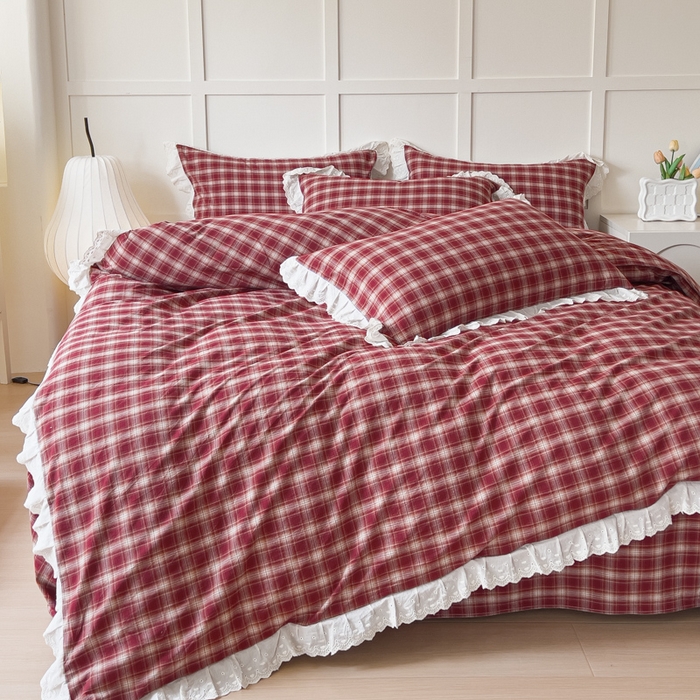 91家纺网 家纺一手货源 找家纺 花香四季家纺 2026全棉色织水洗棉法式公主风花边床单款床笠款四件套 米兰红