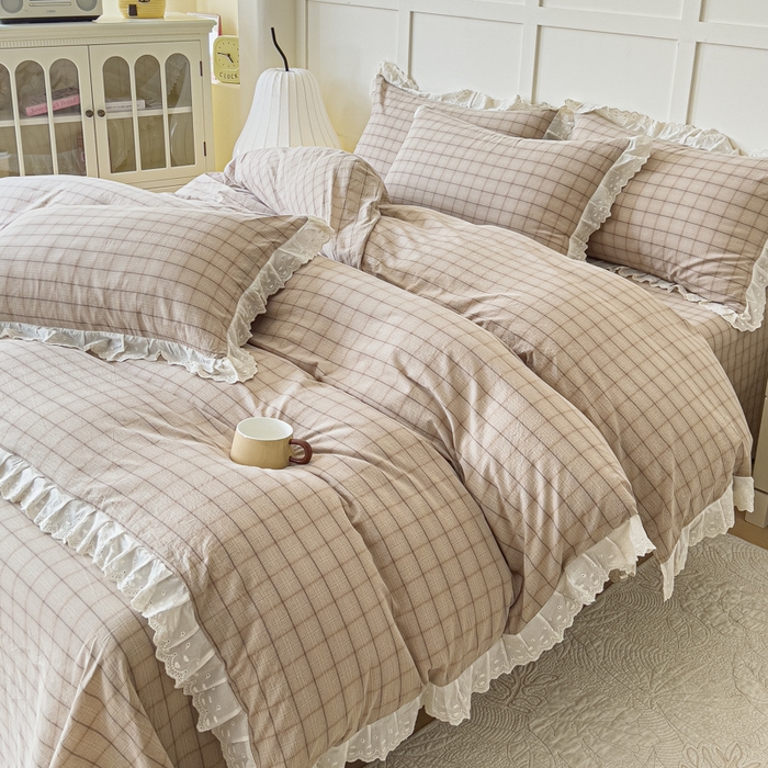 91家纺网 家纺一手货源 找家纺 花香四季家纺 2026全棉色织水洗棉法式公主风花边床单款床笠款四件套 南初咖