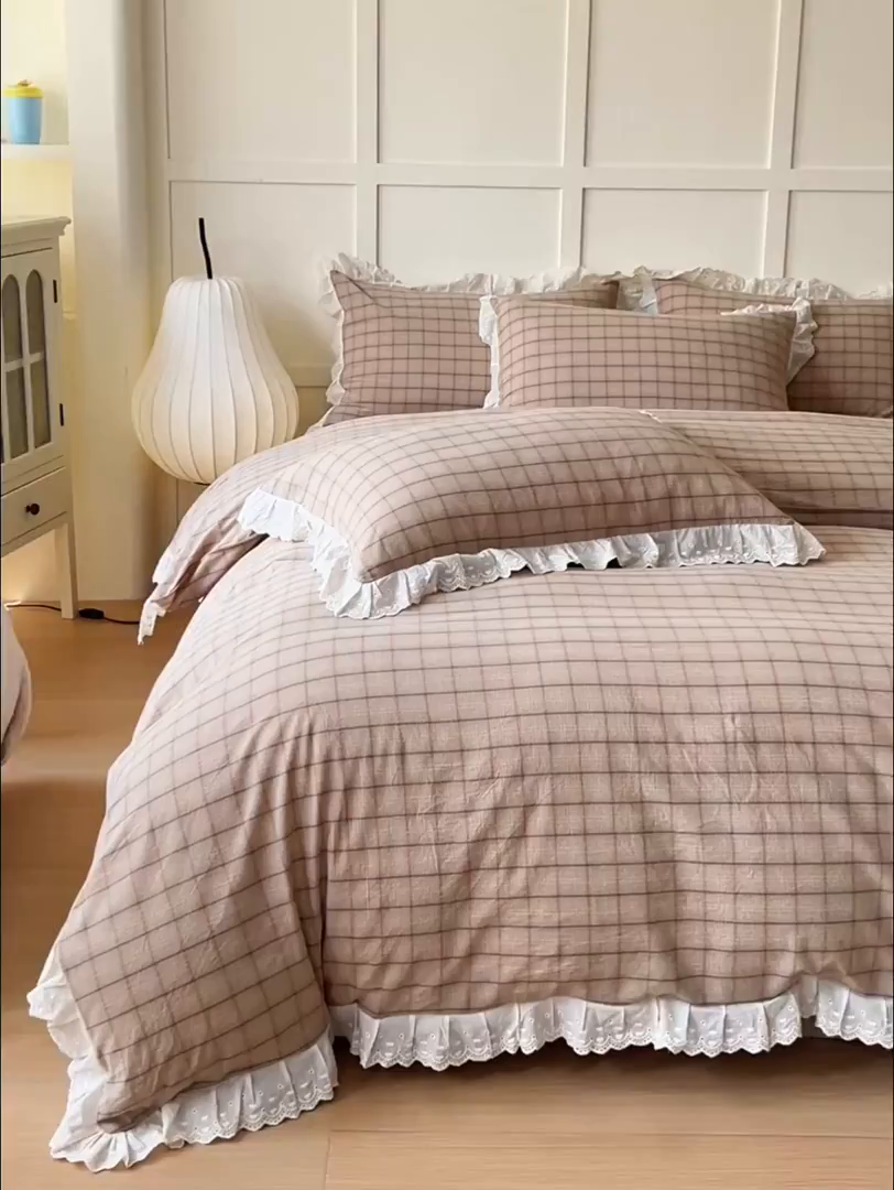 91家纺网 家纺一手货源 找家纺 花香四季家纺 2026全棉色织水洗棉法式公主风花边床单款床笠款四件套 南初咖