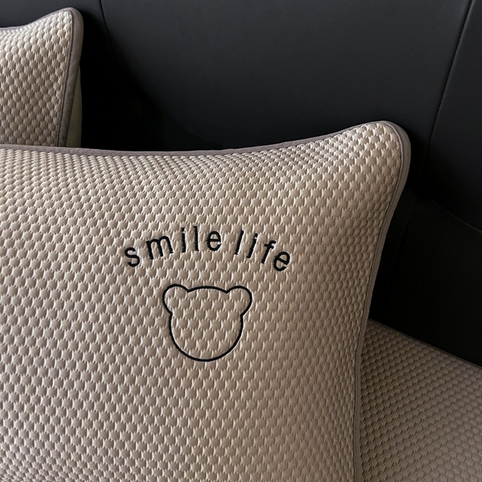 91家纺网 家纺一手货源 找家纺 （总）爱思凯家纺 2026新款PE冰豆豆贴布绣-八宝熊-床笠款【场景一】