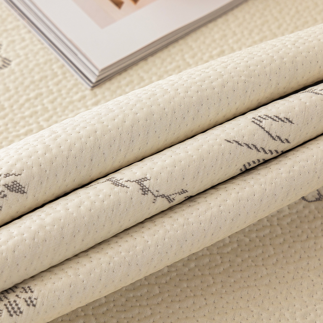 91家纺网 家纺一手货源 找家纺 （总）美优兰 2026新款PE提花凉感冰豆豆三明治复合榻榻米垫