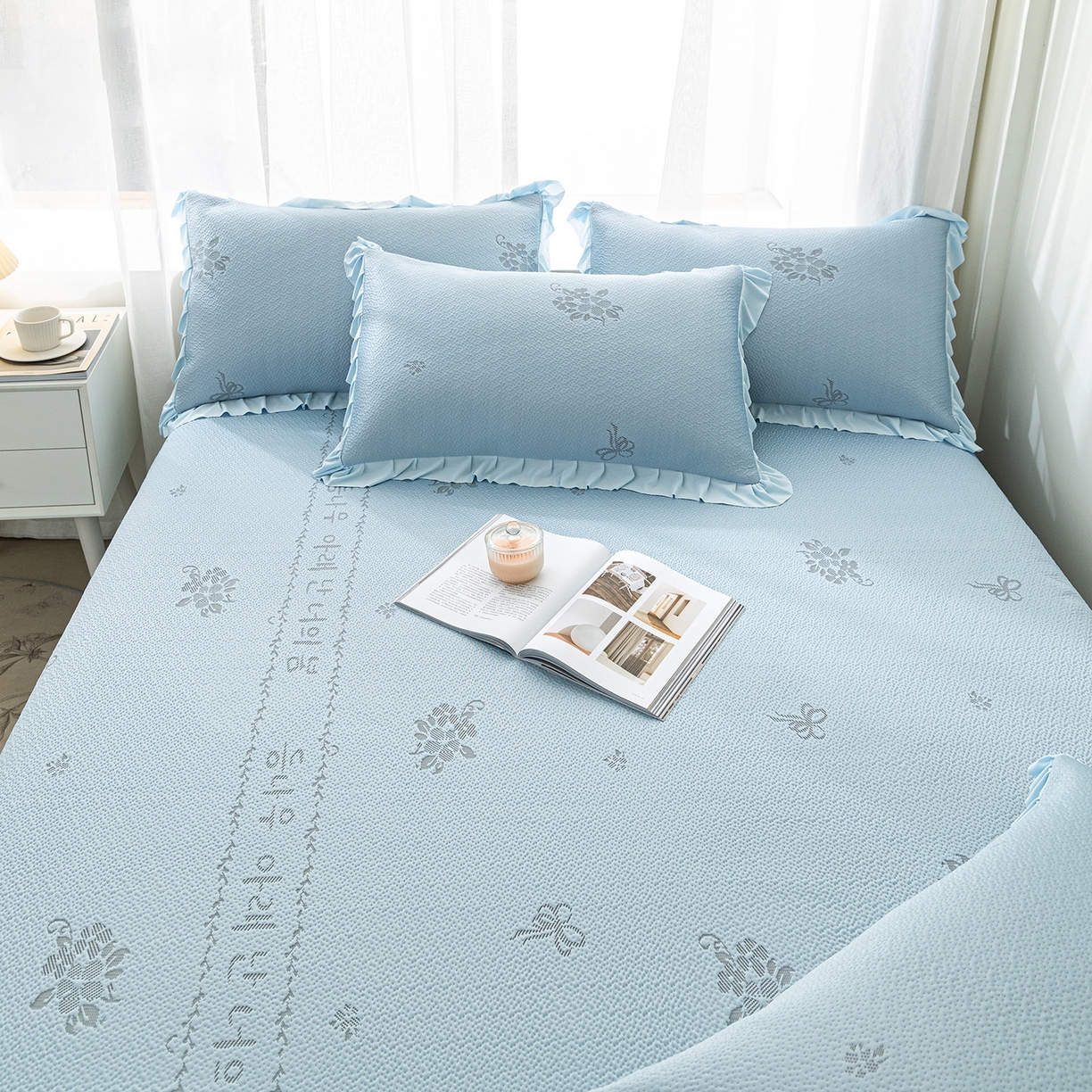 91家纺网 家纺一手货源 找家纺 美优兰 2026新款PE提花凉感冰豆豆三明治复合榻榻米垫 韩式蓝