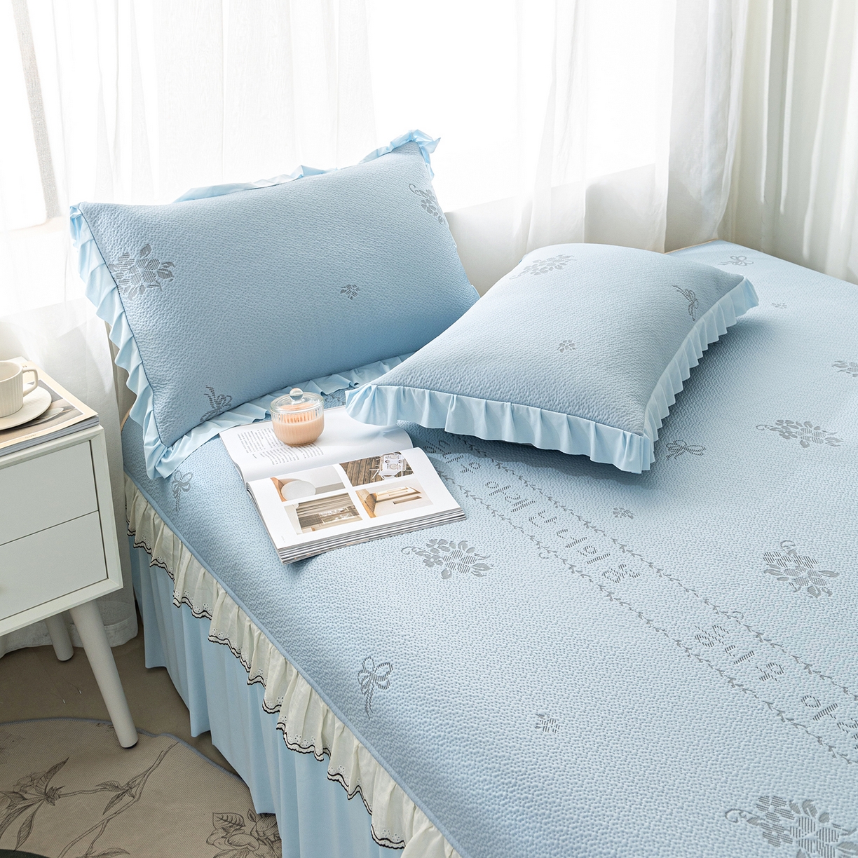 91家纺网 家纺一手货源 找家纺 美优兰 2026新款PE提花凉感冰豆豆三明治复合榻榻米垫 韩式蓝