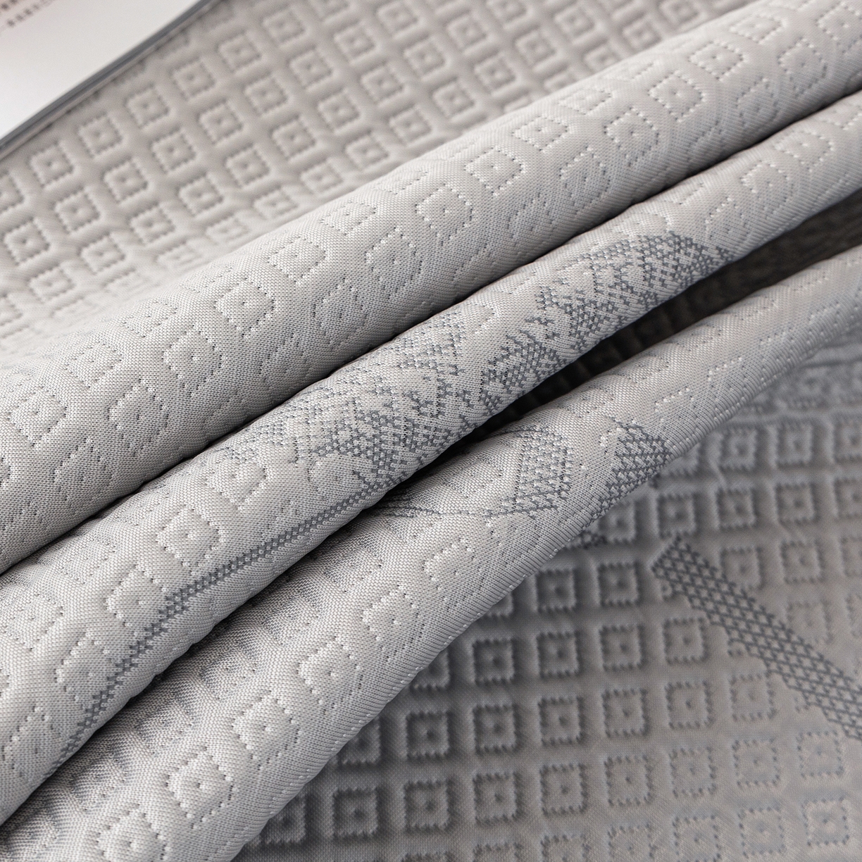 91家纺网 家纺一手货源 找家纺 美优兰 2026新款PE提花凉感冰豆豆三明治复合榻榻米垫 晚亭灰