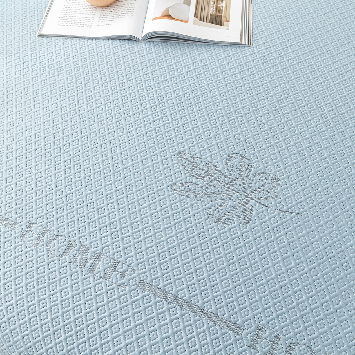 91家纺网 家纺一手货源 找家纺 美优兰 2026新款PE提花凉感冰豆豆三明治复合榻榻米垫 晚亭蓝