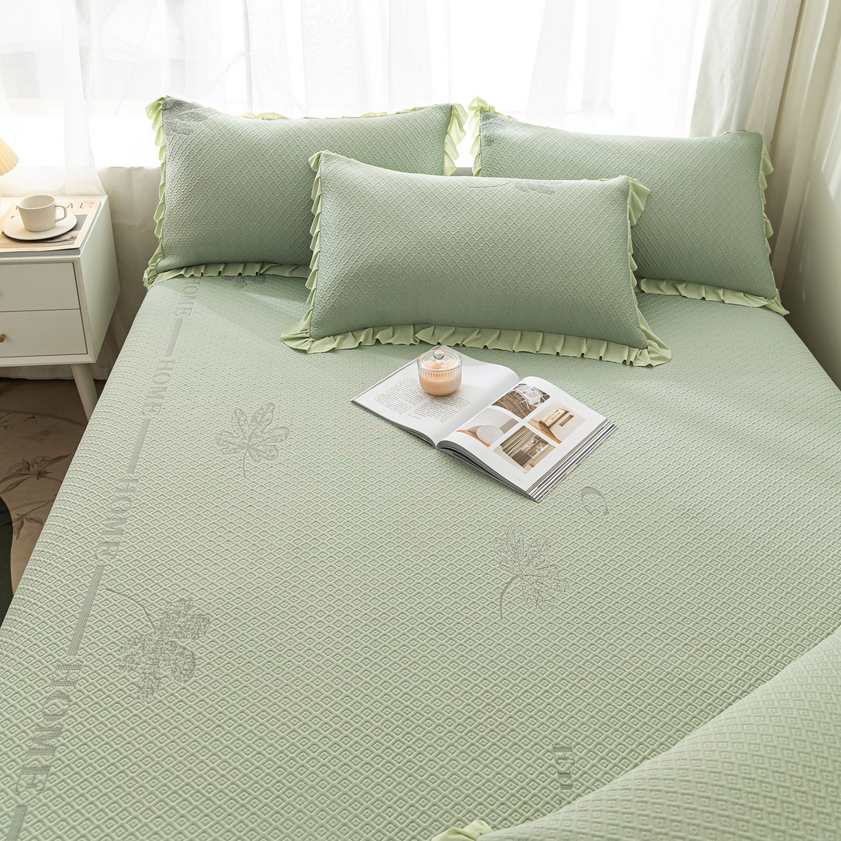 91家纺网 家纺一手货源 找家纺 美优兰 2026新款PE提花凉感冰豆豆三明治复合榻榻米垫 晚亭绿