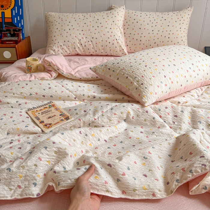 91家纺网 家纺一手货源 找家纺 欧尚家纺 2026新款泡芙纱夏被四件套简单款 粉色小心心