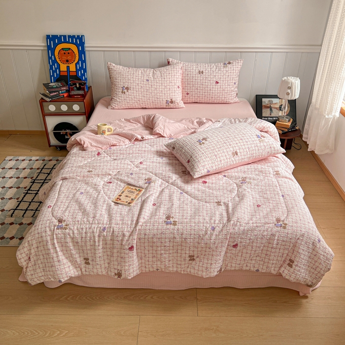 91家纺网 家纺一手货源 找家纺 欧尚家纺 2026新款泡芙纱夏被四件套简单款 格系萌宠