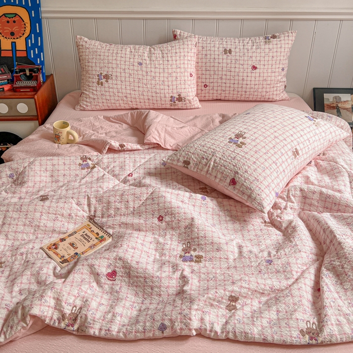 91家纺网 家纺一手货源 找家纺 欧尚家纺 2026新款泡芙纱夏被四件套简单款 格系萌宠