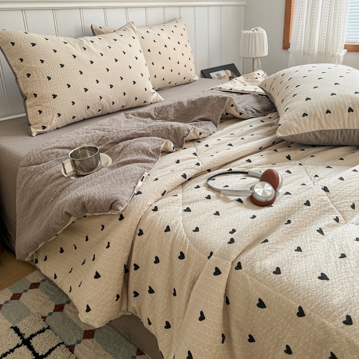 91家纺网 家纺一手货源 找家纺 欧尚家纺 2026新款泡芙纱夏被四件套简单款 咖爱心